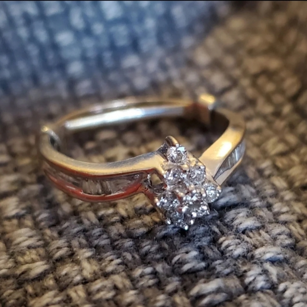 White gold diamond ring